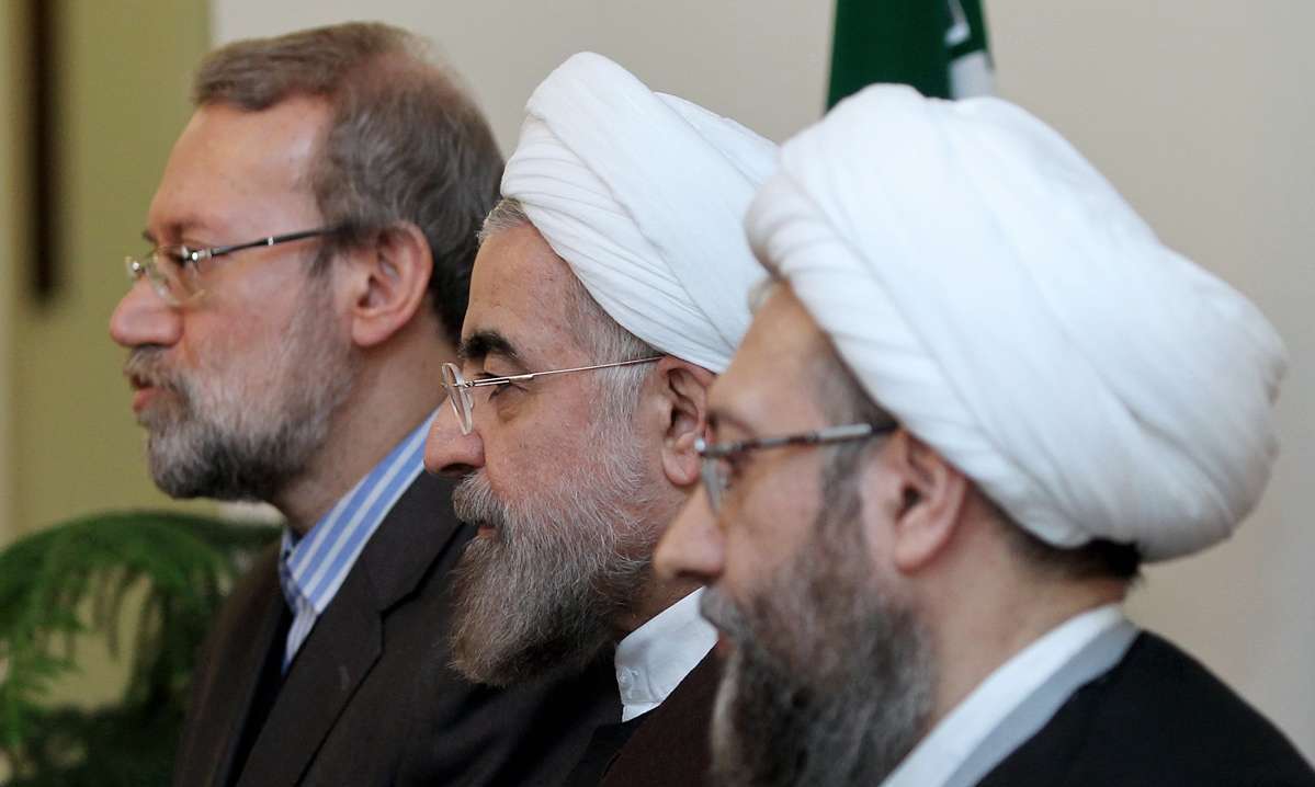 نامه احمدی‌نژاد به رهبری: برادران لاریجانی و روحانی مقصر هستند