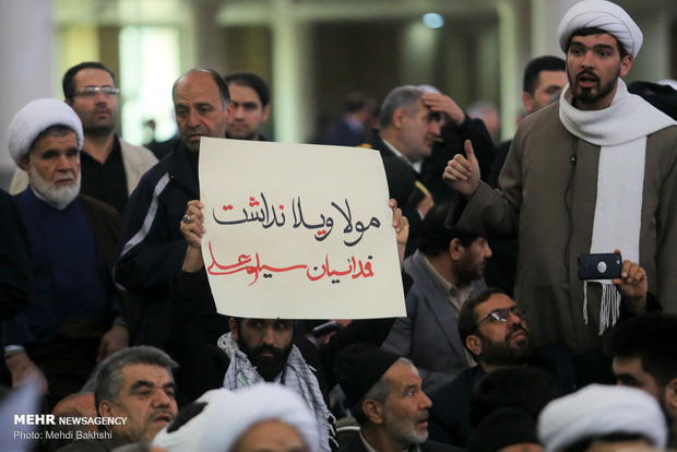 پلاکارد تند علیه ظریف و مجمع تشخیص مصلحت نظام در قم