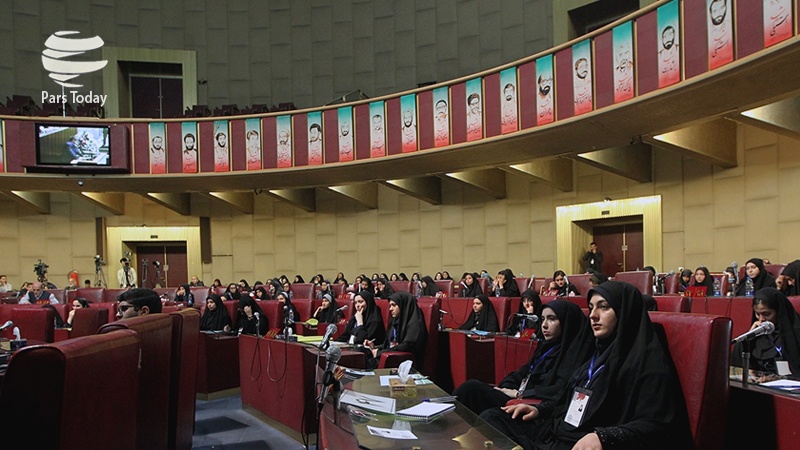 پارلمانی برای دانش‌آموزان