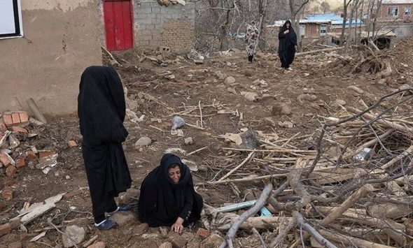 زخم هایم را لاک بزن، سیل و مشکلات زنانه آن، زیر تازیانه باران، زنان را از یاد نبرید!