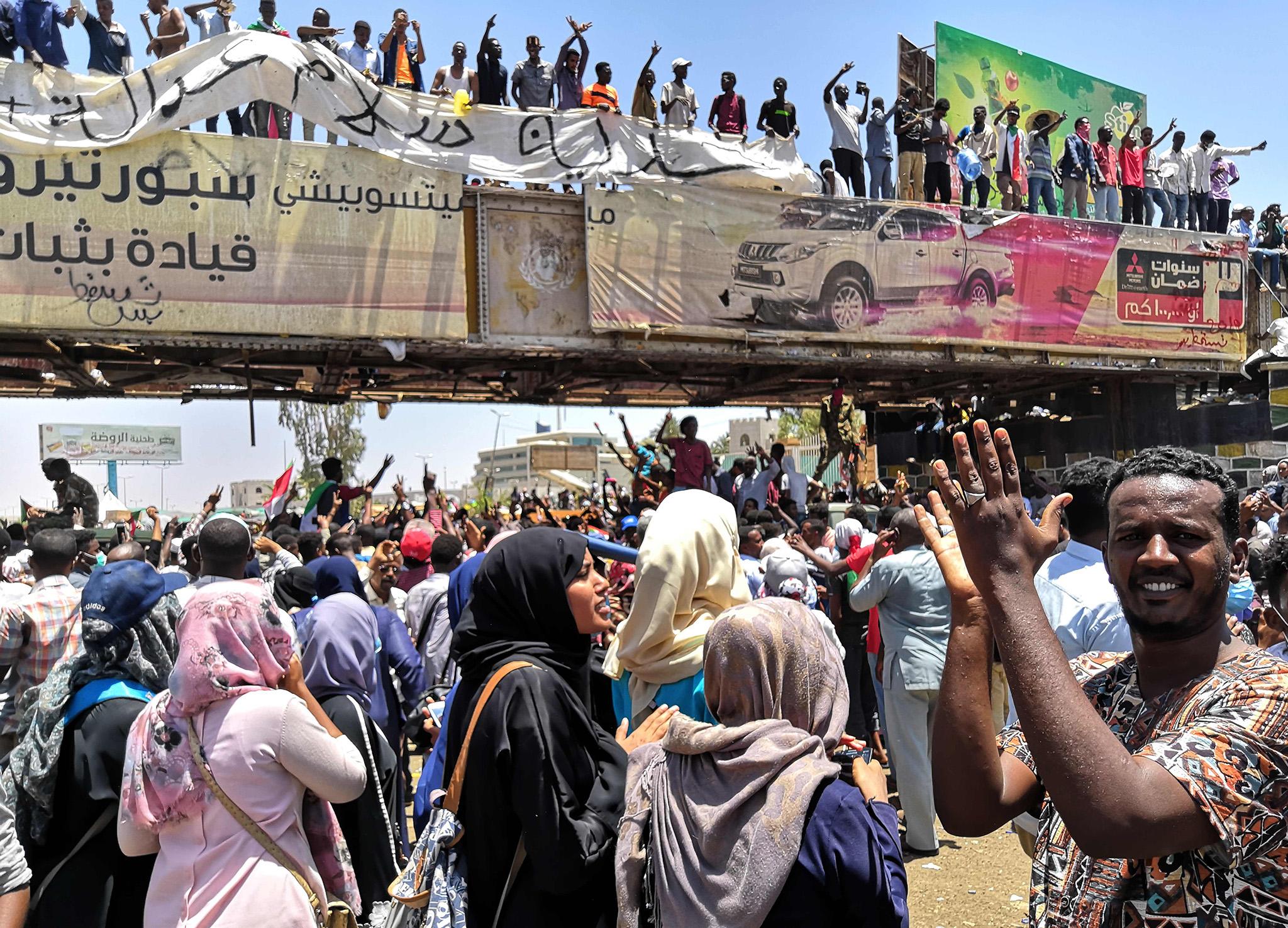 ملکه سفیدپوش سودانی سمبل انقلاب