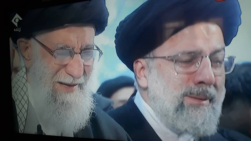 رهبر انقلاب بر پیکر شهید سلیمانی نماز اقامه کردند