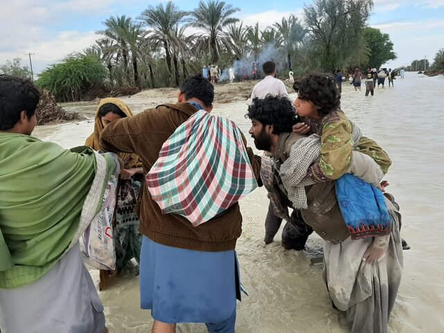محموله ۲۰ تنی مواد غذایی برای سیل زدگان‌سیستان و بلوچستان ارسال شد
