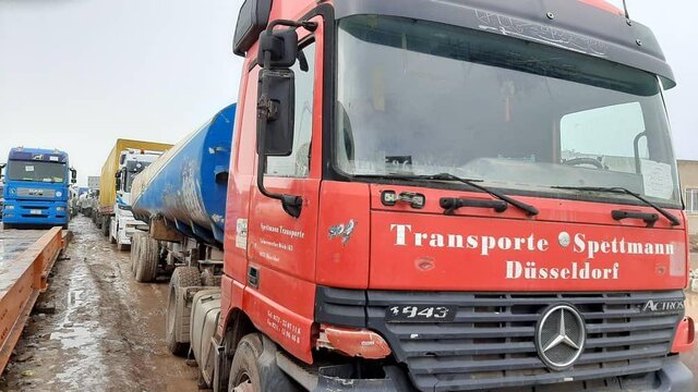 صف طولانی کامیون‌ها در مرز دوغارون به دنبال عدم همکاری گمرک اسلام قلعه