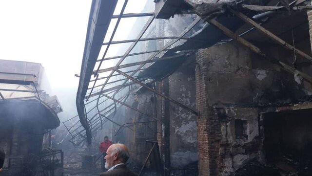 ۱۰۰ مغازه در بازار جهانی تبریز در آتش سوختند+ اخبار تکمیلی