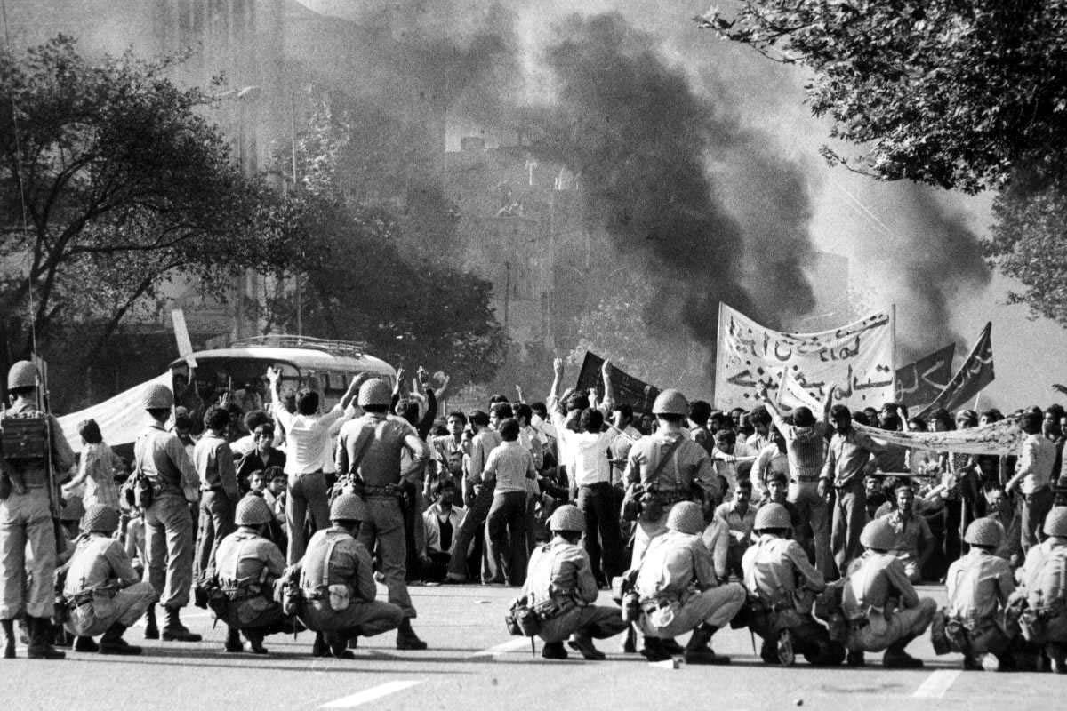 توطئه توهم یا واقعیت؛ قیام مردمی و ساماندهی بیگانه توطئه توهم یا واقعیت؛ قیام مردمی و ساماندهی بیگانه