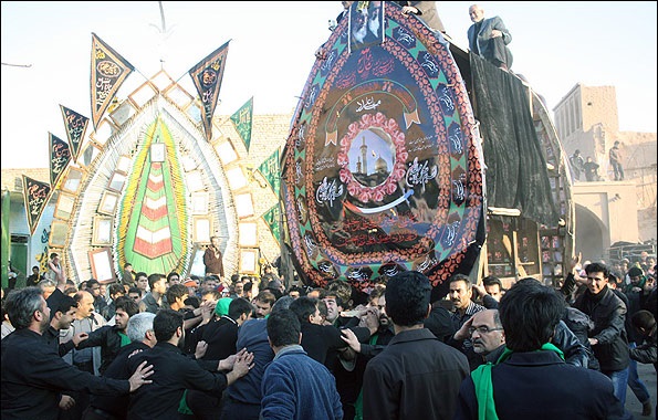 آئین سنتی نخلبرداری در فیروزآباد میبد برگزار شد