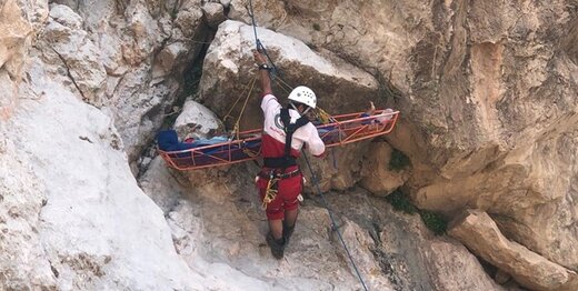 جسد فرد حادثه‌دیده از تیم ۱۲ نفره کوهنوردی پیدا شد