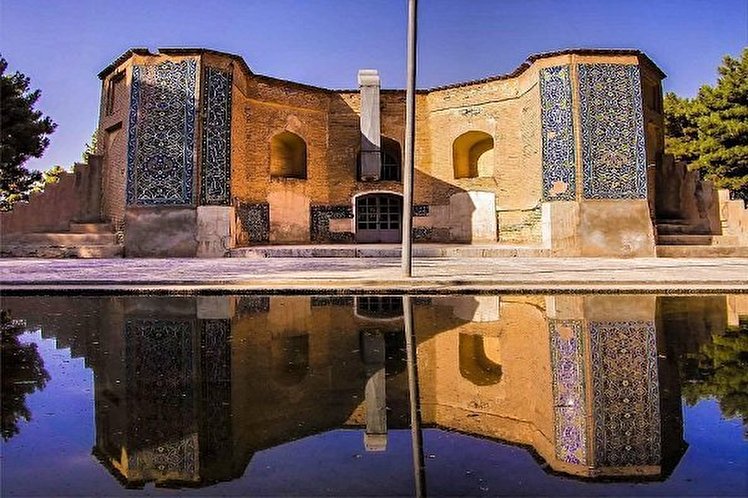 کلید گشایش درب باغ بیرم‌آباد کرمان، در دستان آستان قدس رضوی