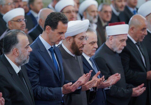 حضور بشار اسد در مراسم جشن میلاد پیامبر اکرم (ص) در مسجد دمشق