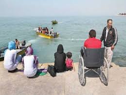 دسترسی معلولان حرکتی به آب دریا در شهر بوشهر فراهم شود