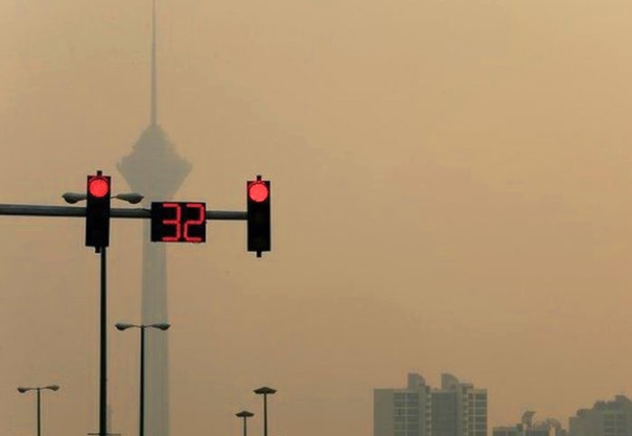 محیط زیست می‌گوید مازوت علت آلودگی هوا است استاندار می‌گوید نه!