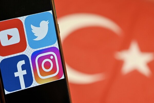 فیس بوک تسلیم قانون ترکیه شد/ محدودیت پهنای باند توئیتر و پینترست