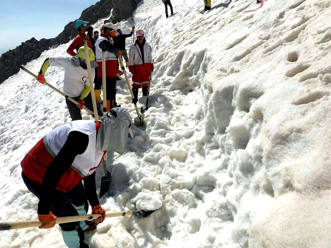 کشف جسد ۶ کوهنورد حادثه ارتفاعات شمال / دست کم ۱۸ تن مفقود شده اند