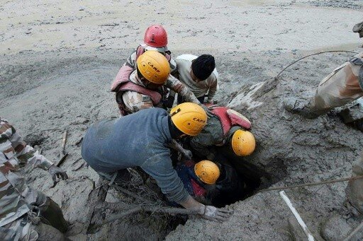 عملیات نجات برای یافتن ۱۷۰ مفقود حادثه شکستن یخچال طبیعی هیمالیا