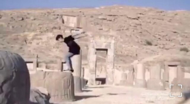 ماجرای حرکات نمایشی یک جوان در محوطه تختجمشید ماجرای حرکات نمایشی یک جوان در محوطه تختجمشید