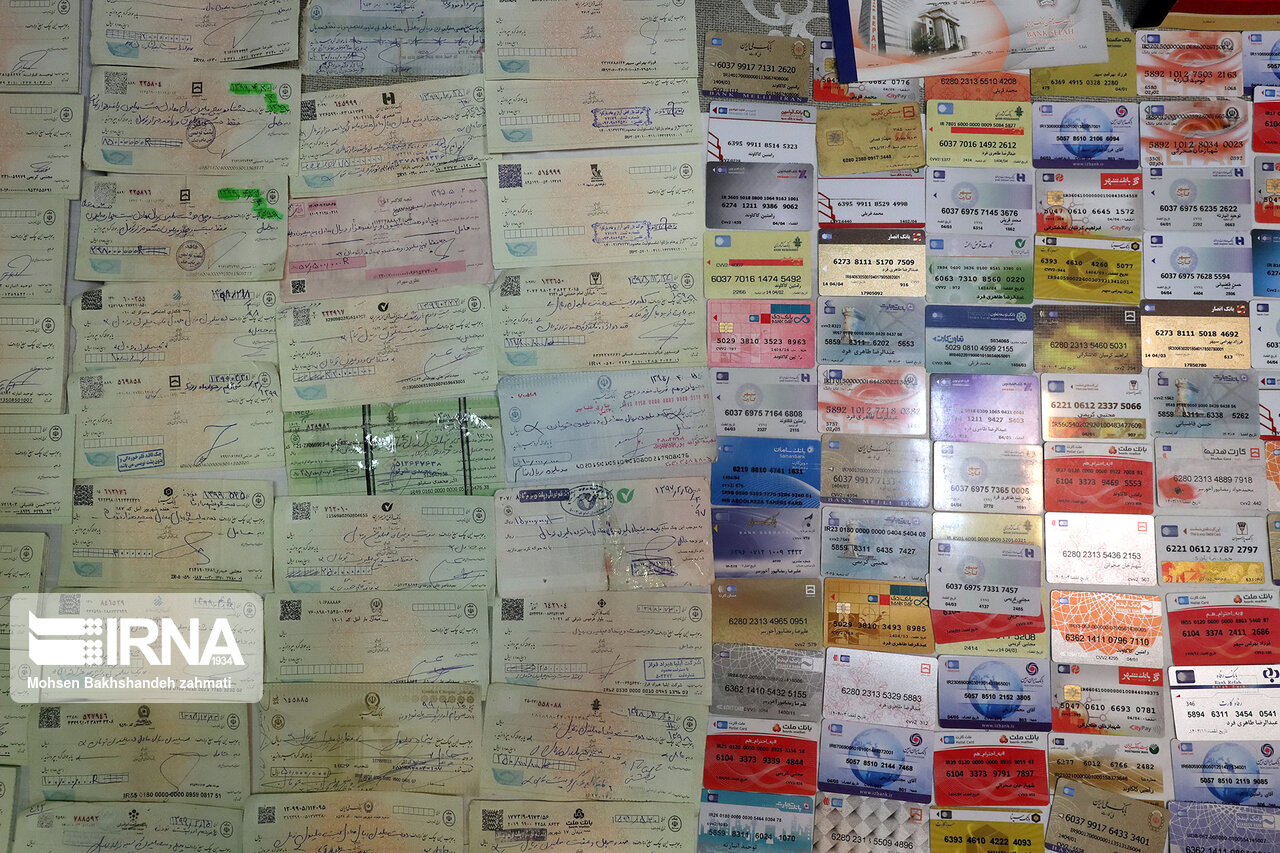 سخنگوی اجرای قانون جدید صدور چک اعلام کرد:محدودیتهای شدیدتر برای صادرکنندگان چک برگشتی سخنگوی اجرای قانون جدید صدور چک اعلام کرد:محدودیتهای شدیدتر برای صادرکنندگان چک برگشتی