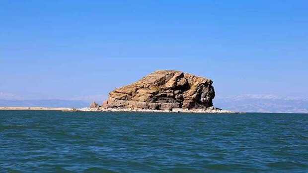 عمق دریاچه ارومیه ۳۵ سانتیمتر افزایش یافت