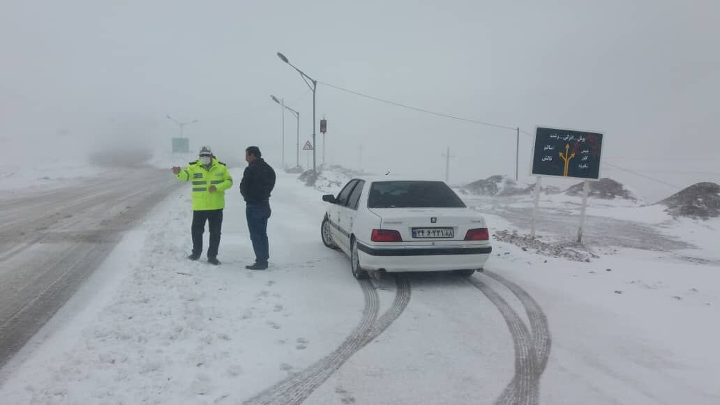 مسیر‌های برف گیر فیروزکوه بازگشایی شد