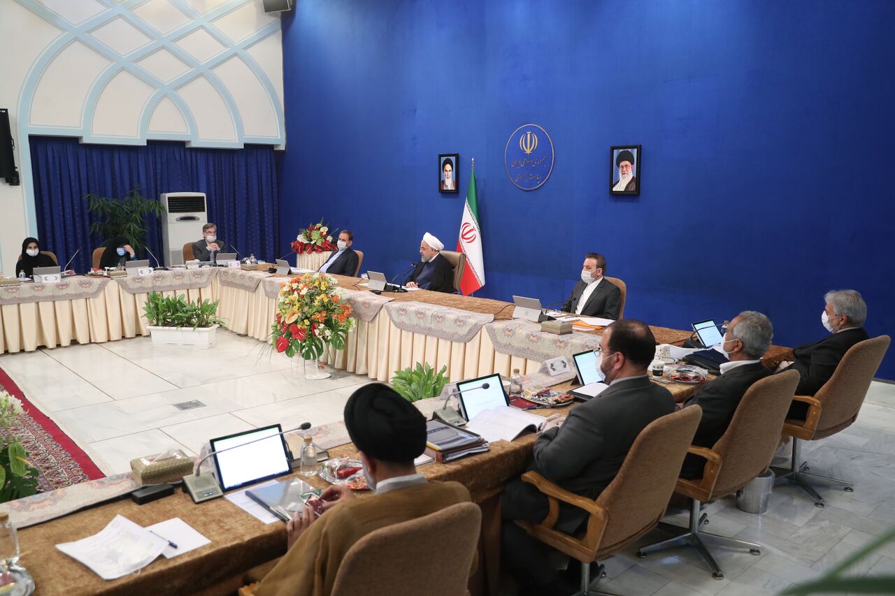 در جلسه هیأت دولت به ریاست دکتر روحانی صورت گرفت؛
گزارش سرپرست وزارت صنعت و وزیر بهداشت از عملکرد وزارتخانه‌های ذیربط
