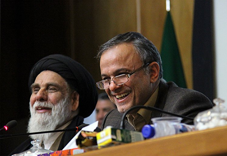رزم حسینی در غیاب سیاسیون مجلس وزیر شد