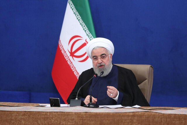 روحانی: تجار و بازرگانان به هیچ وجه نباید در مسیر فعالیت خود درگیر موانع اداری شوند