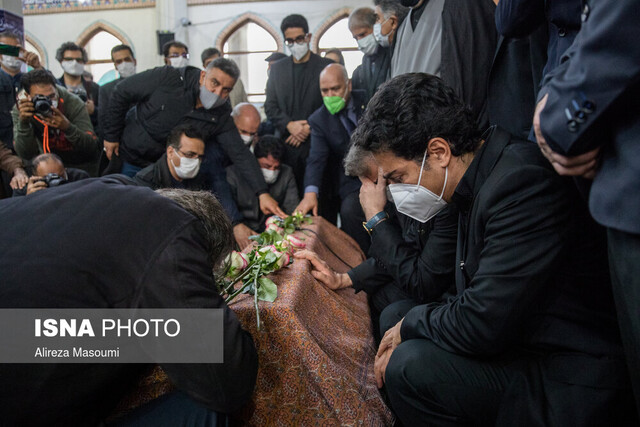 مراسم اقامه نماز بر پیکر محمدرضا شجریان انجام شد + تصاویر