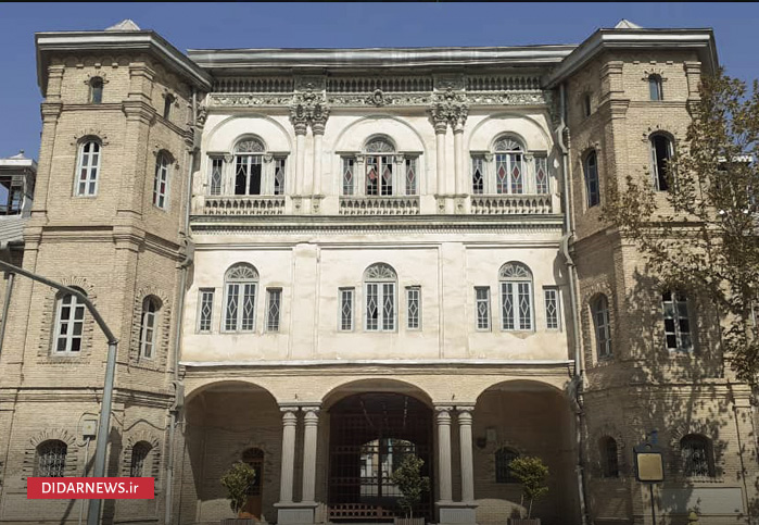 میانهی میدان مشق؛ تبلور عشق روبروی عمارت قزاقخانه میانهی میدان مشق؛ تبلور عشق روبروی عمارت قزاقخانه