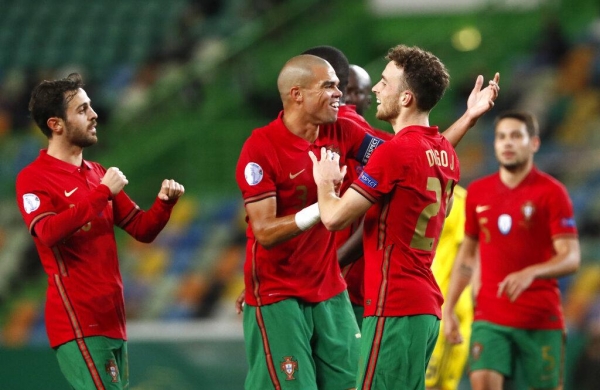 در شب تکرار فینال جام جهانی لاجوردان اروپا مقابل لاله‌های نارنجی موقف شدند