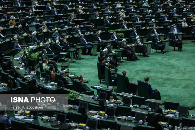 جو مجلس برای دقایقی متشنج شد