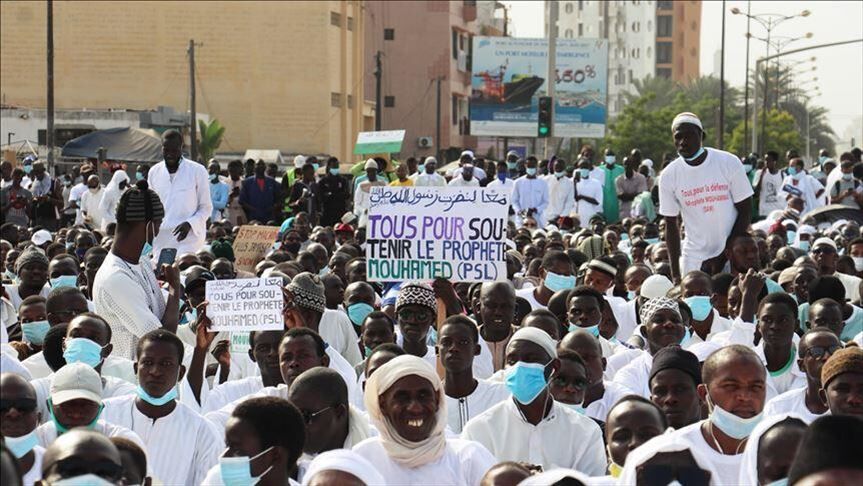دیپلمات سنگالی در اعتراض به مکرون، نشان شوالیه را پس داد