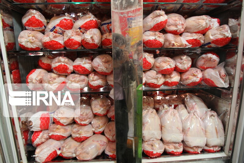 دبیر ستاد تنظیم بازار:قیمت مرغ تا ۱۰ روز آینده تعدیل می‌شود