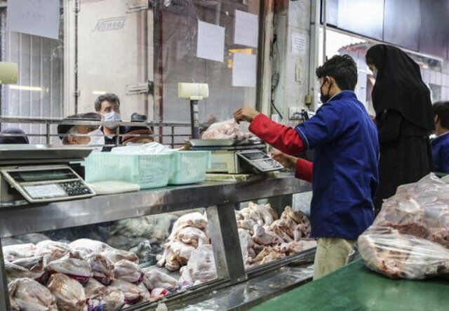الزام واحدهای دریافتکننده سهمیه مرغ به درج قیمت ۱۸ هزار و ۵۰۰ تومان الزام واحدهای دریافتکننده سهمیه مرغ به درج قیمت ۱۸ هزار و ۵۰۰ تومان