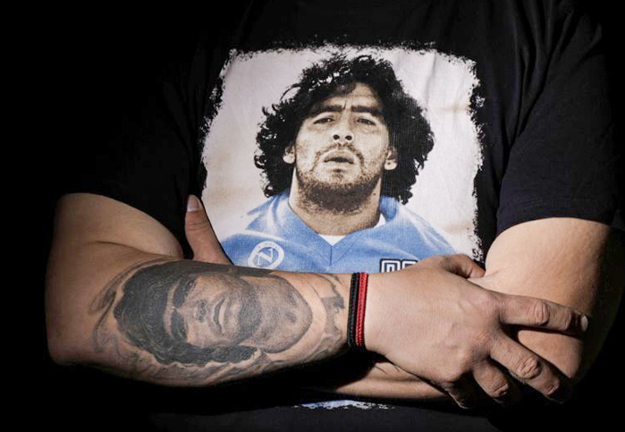 رواج خالکوبی مارادونا در آرژانتین؛ مریدان «خدای مُرده»!