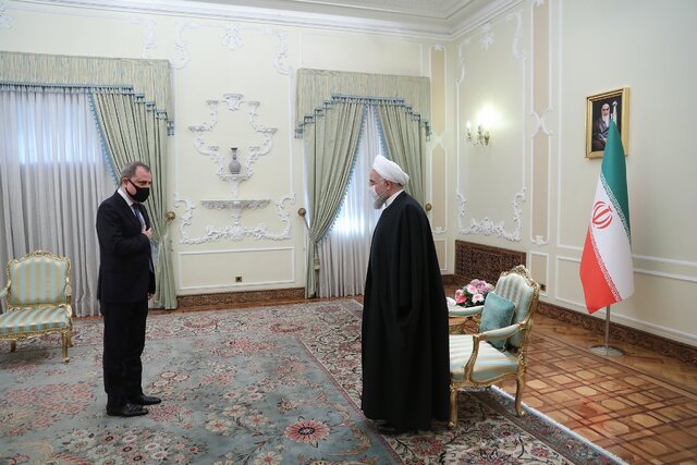 روحانی در دیدار وزیر امور خارجه آذربایجان تاکید کرد: تسریع در اجرای پروژه راه آهن رشت - آستارا/ اراده ایران توسعه روابط با آذربایجان است
