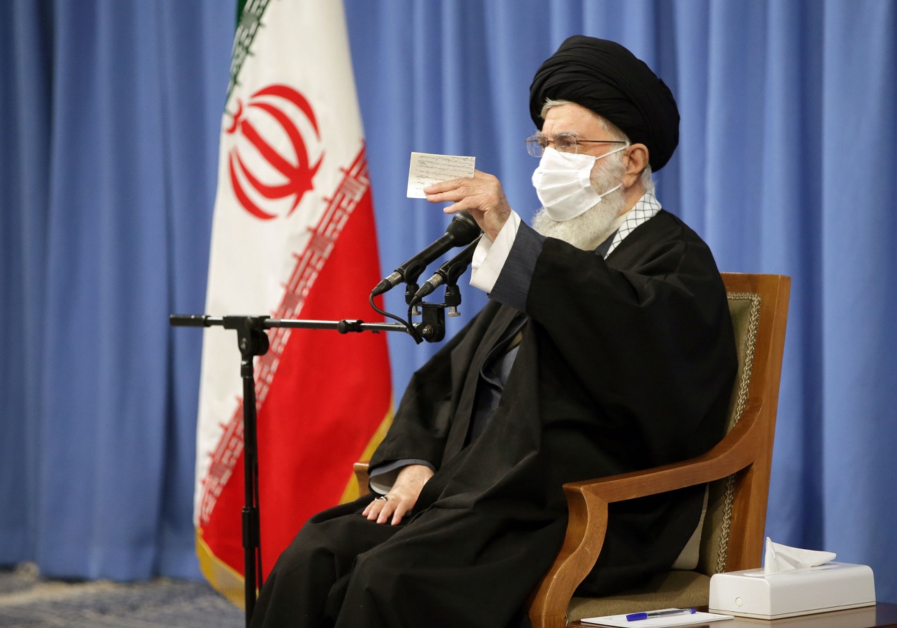 رهبر معظم انقلاب: مسئولان اختلافات خود را با مذاکره حل کنند
