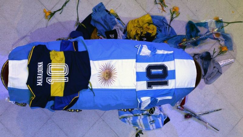  جزئیاتی از تشییع جنازه دیگو؛ وداع اشکبار با مارادونا