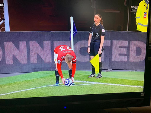 شبکه ورزش، کمک داور زن را سانسور کرد+عکس شبکه ورزش، کمک داور زن را سانسور کرد+عکس