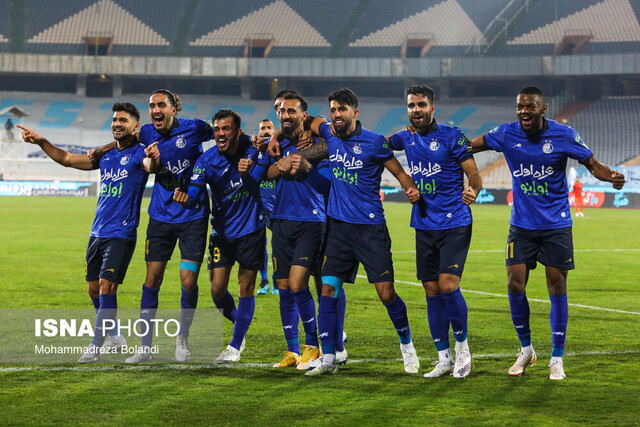 پس از ۱۰ سال؛ استقلال در آستانه قهرمانی نیمفصل لیگ برتر