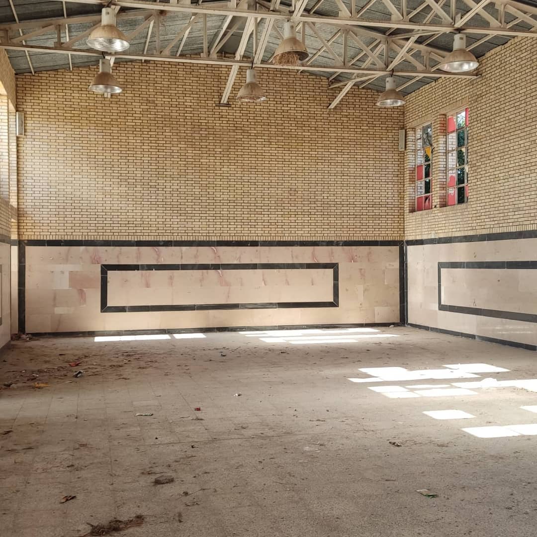 داشتن یک سالن ورزشی مطلوب و استاندارد حق دانش آموزان مدرسه روستاهای کاظم جمال و چم عربان بخش عقیلی شهرستان گتوند است
