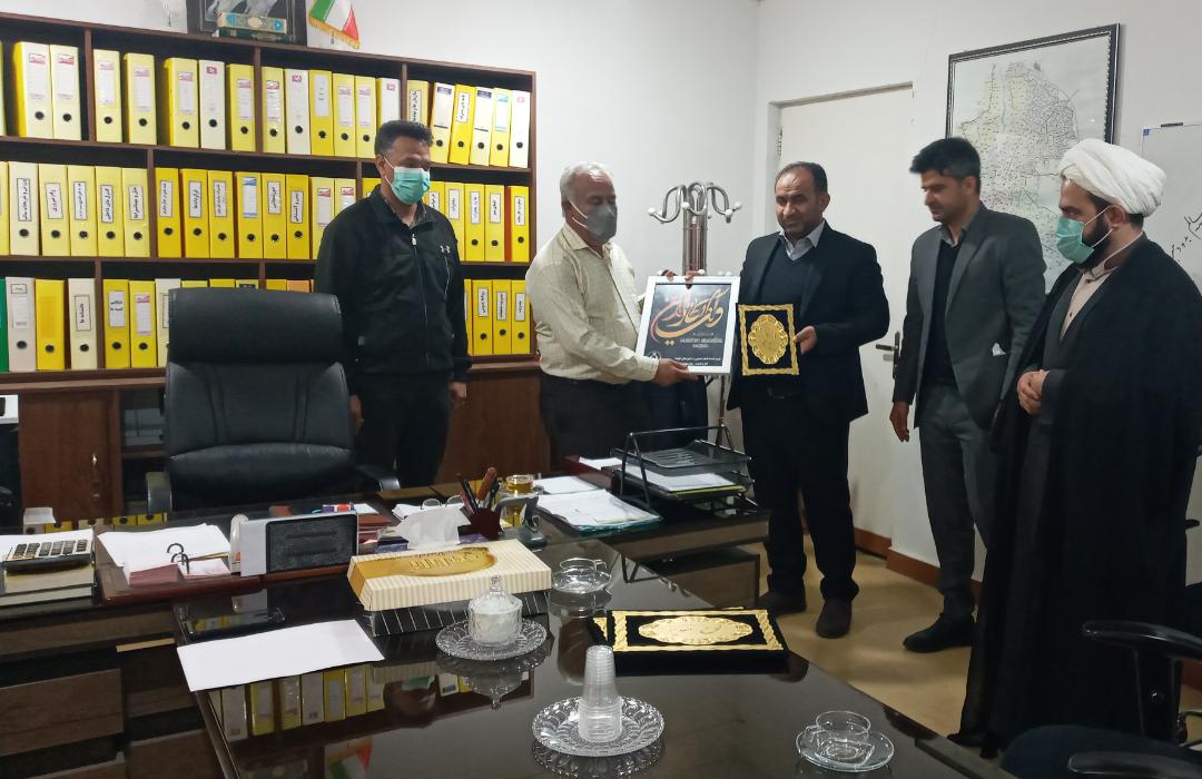 دیدار مدیر کمیته امدادامام خمینی ره شهرستان گتوند به همراه معاون فرماندار با مدیر اداری شرکت کشت و صنعت کارون