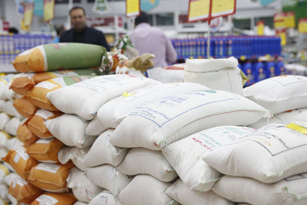توزیع برنج روغن قند و شکر در ایستگاه‌های مترو