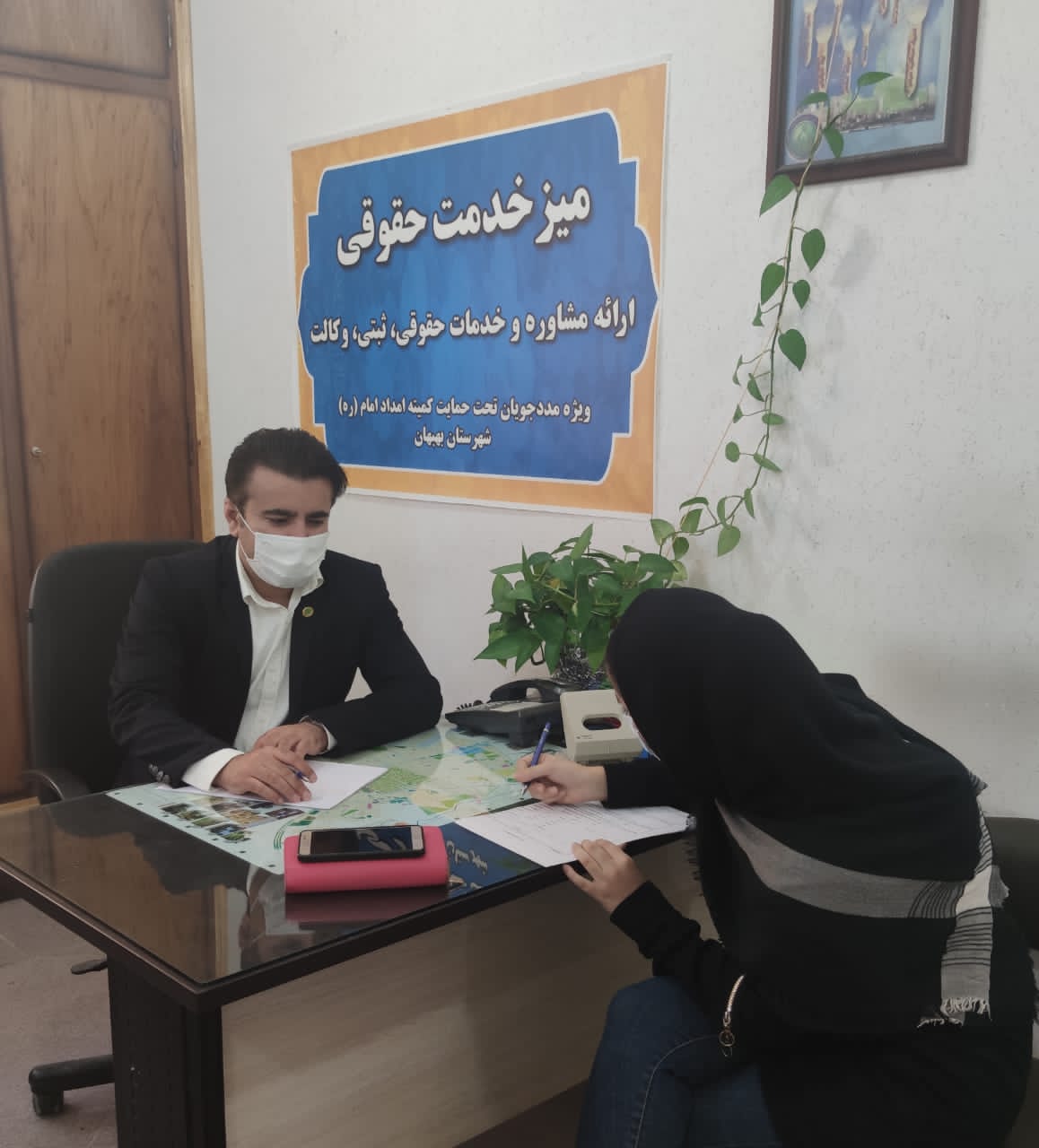 میز خدمت حقوقی ویژه مددجویان تحت حمایت اداره کمیته امداد امام خمینی( ره) شهرستان بهبهان راه اندازی شد
