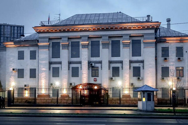 سفارت مسکو در اوکراین تعطیل نمیشود سفارت مسکو در اوکراین تعطیل نمیشود