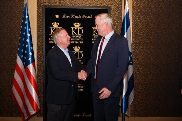 رایزنی وزیر جنگ اسرائیل با سناتور تندروی آمریکایی درباره ایران رایزنی وزیر جنگ اسرائیل با سناتور تندروی آمریکایی درباره ایران