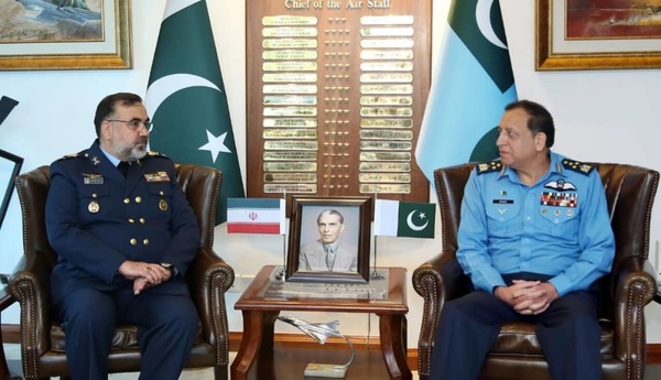 فرمانده ارتش: برای همکاری‌های دوجانبه قوی با پاکستان آماده‌ایم