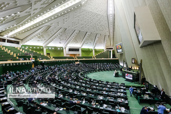 بیانیه ۲۰۰ نماینده مجلس در اعلام تبعیت از بیانات رهبر انقلاب