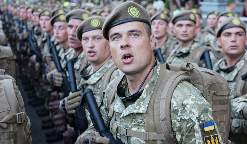 بحران اوکراین؛ از مجوز سلاح برای غیرنظامیان تا فراخوانی نیروهای ۱۸ تا ۶۰ ساله