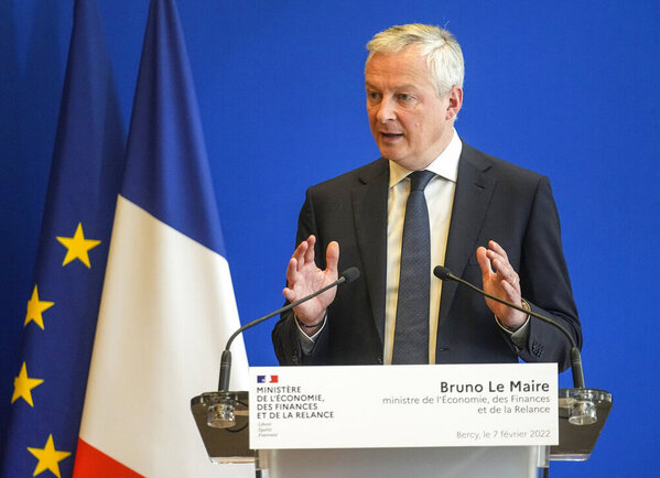 لومر: فرانسه با قطع دسترسی روسیه به سوئیفت موافق است
