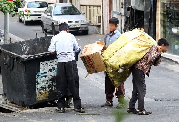 زباله‌گردی برای بقا در روز‌های سخت کرونایی